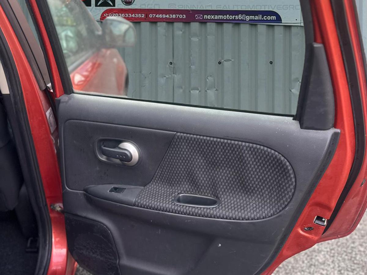 Nissan Note 1.6 16V Acenta Hatchback 5dr Petrol Auto Euro 4 (110 ps)