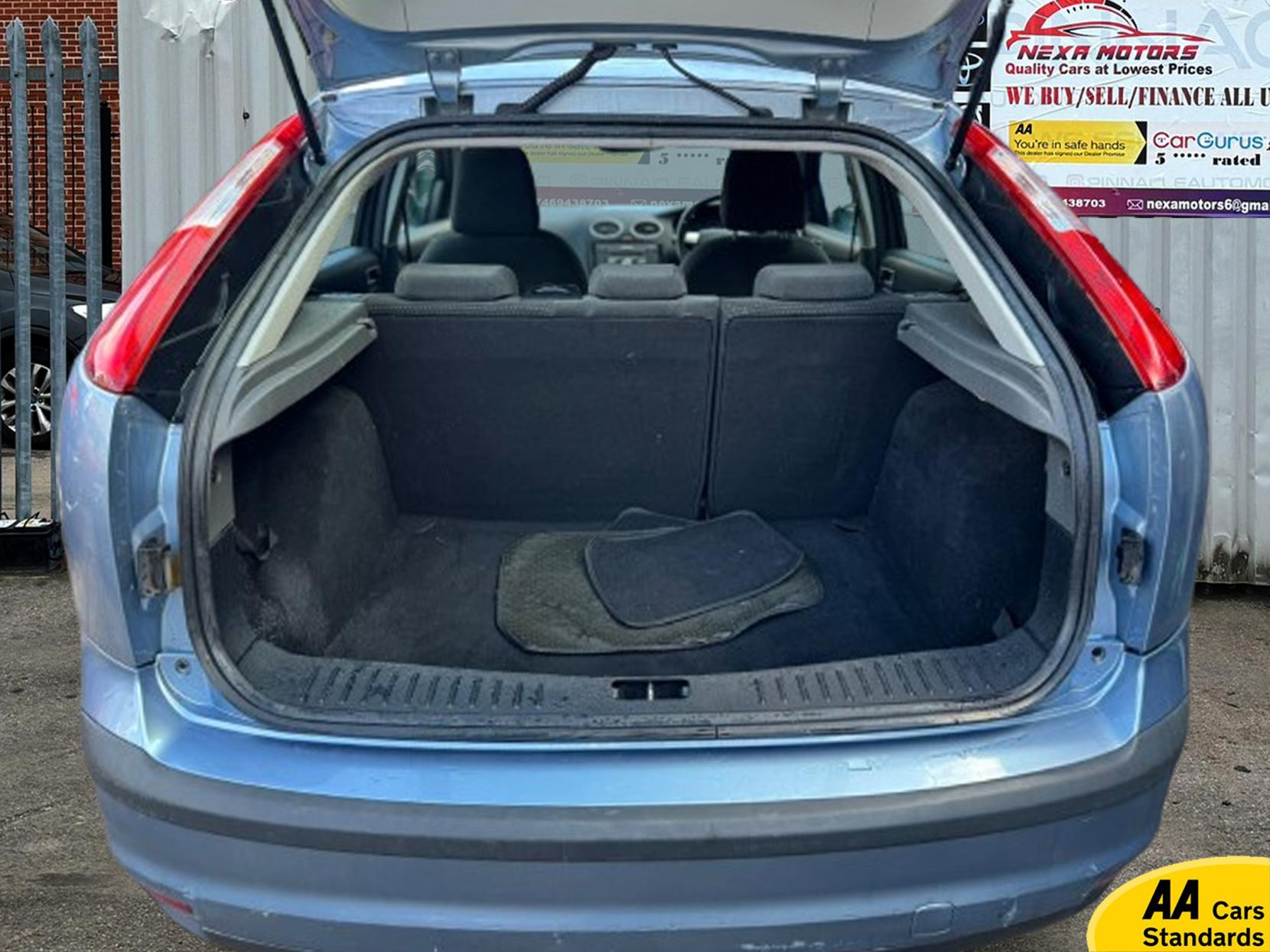 Ford Focus 1.6 Ghia Hatchback 5dr Petrol Automatic (184 g/km, 99 bhp)