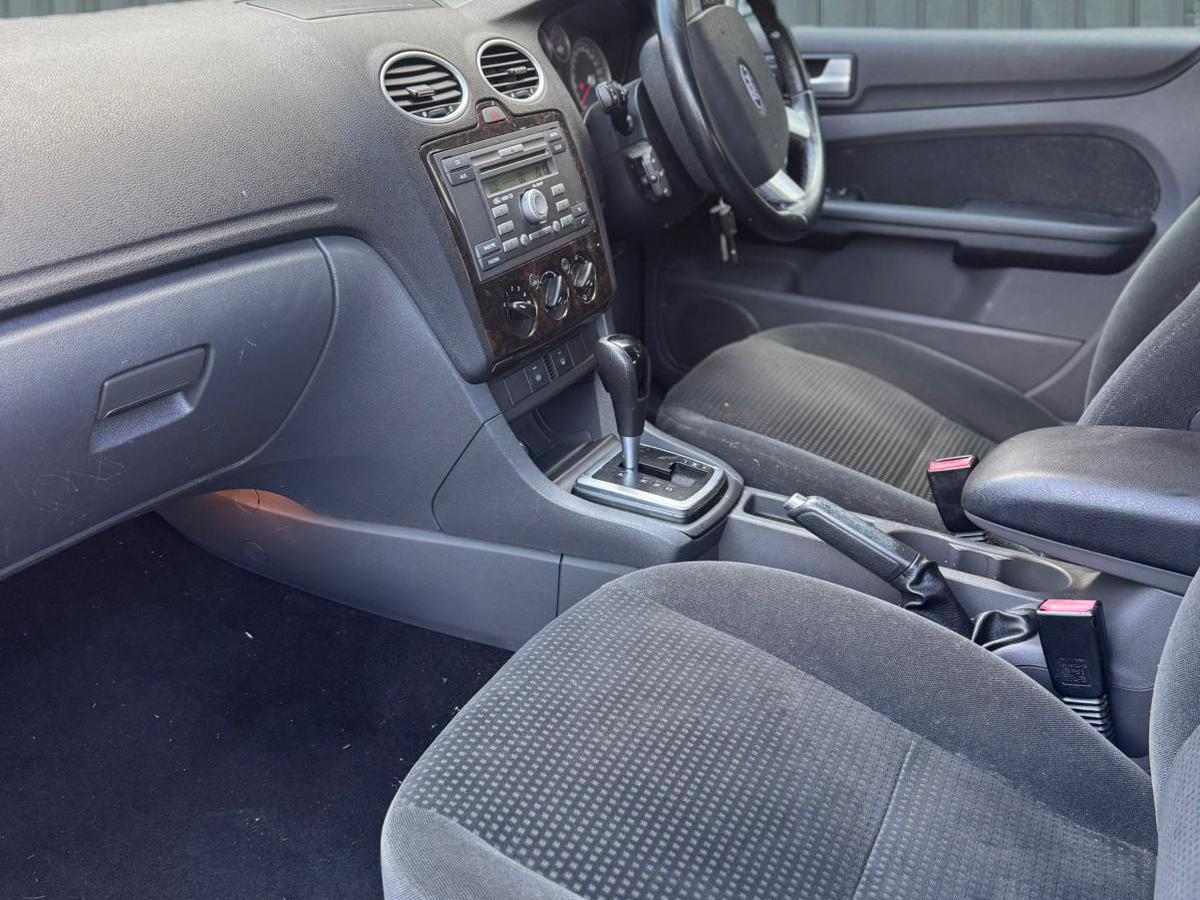 Ford Focus 1.6 Ghia Hatchback 5dr Petrol Automatic (184 g/km, 99 bhp)