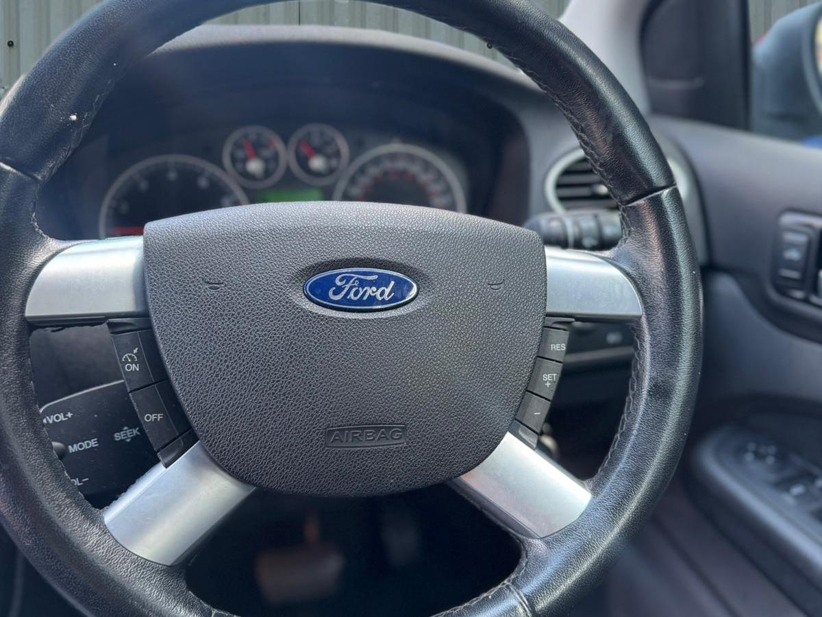 Ford Focus 1.6 Ghia Hatchback 5dr Petrol Automatic (184 g/km, 99 bhp)