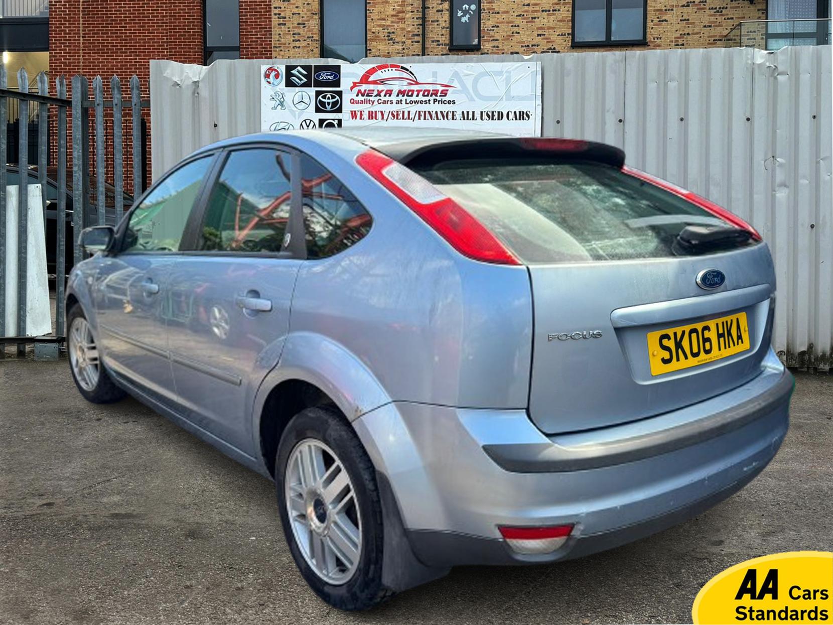 Ford Focus 1.6 Ghia Hatchback 5dr Petrol Automatic (184 g/km, 99 bhp)