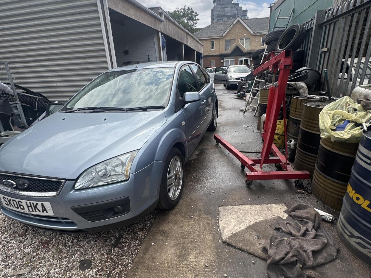 Ford Focus 1.6 Ghia Hatchback 5dr Petrol Automatic (184 g/km, 99 bhp)