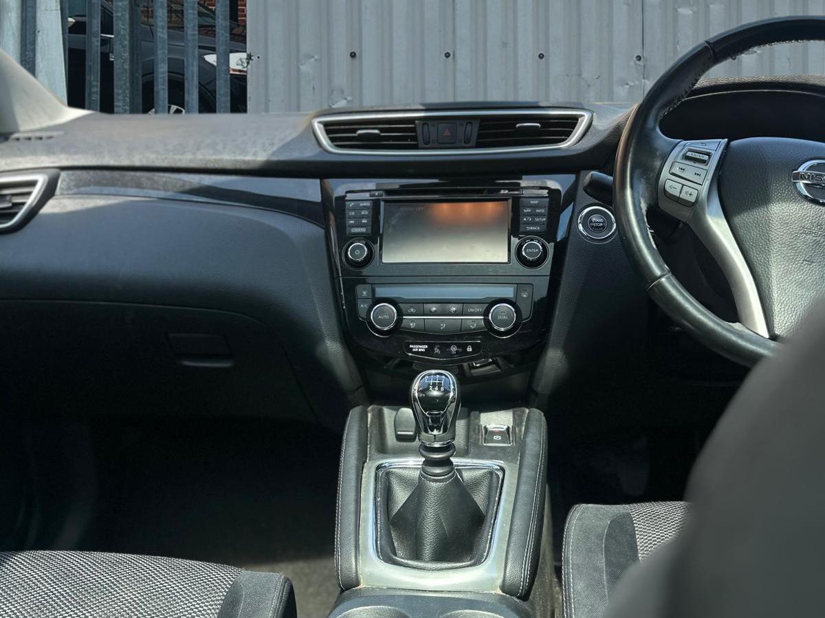 Nissan Qashqai 1.2 DIG-T Acenta Premium SUV 5dr Petrol Manual 2WD Euro 5 (s/s) (115 ps)