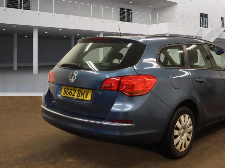 Vauxhall Astra 1.6 16V Exclusiv Sports Tourer 5dr Petrol Auto Euro 5 (115 ps)