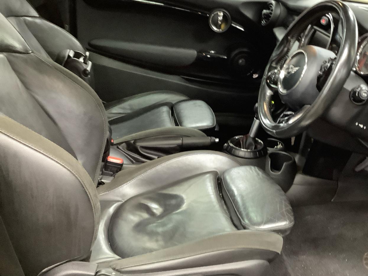 MINI Hatch 2.0 Cooper SD Hatchback 3dr Diesel Auto 6Spd Euro 6 (s/s) (170 ps)