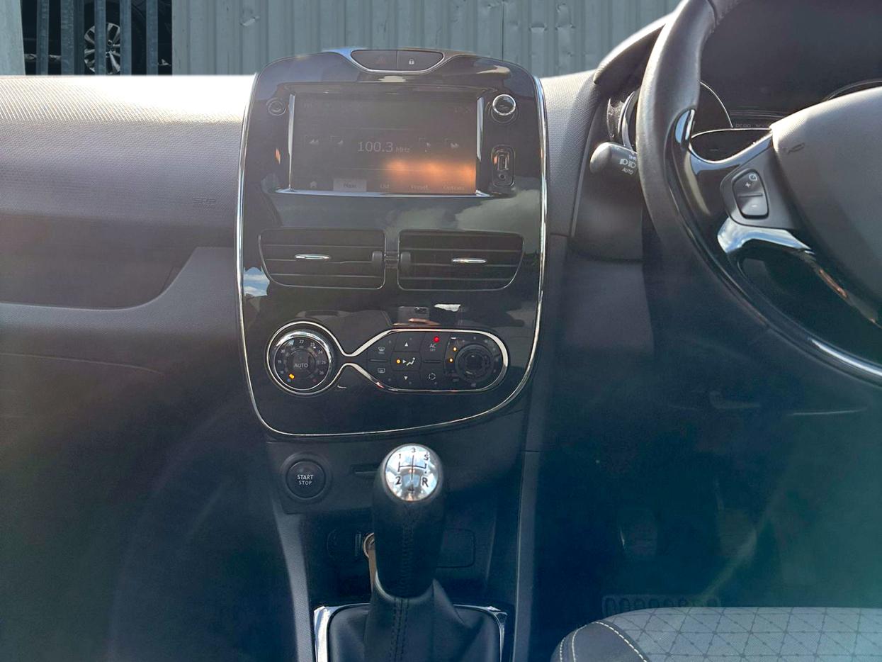 Renault Clio 0.9 TCe Dynamique S MediaNav Hatchback 5dr Petrol Manual Euro 5 (s/s) (90 ps)