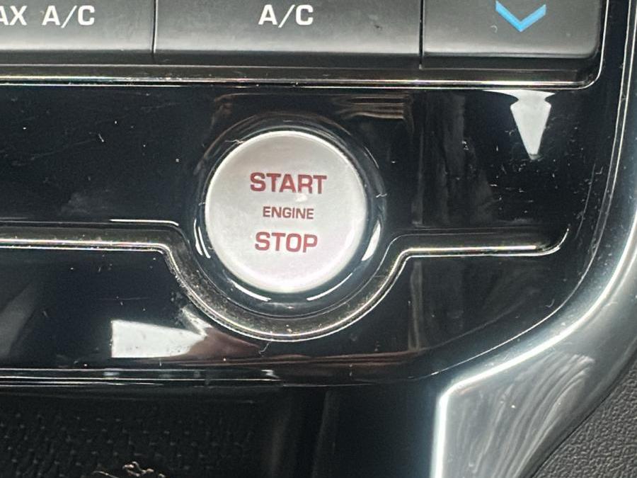 Jaguar XE 2.0d Portfolio Saloon 4dr Diesel Auto Euro 6 (s/s) (163 ps)