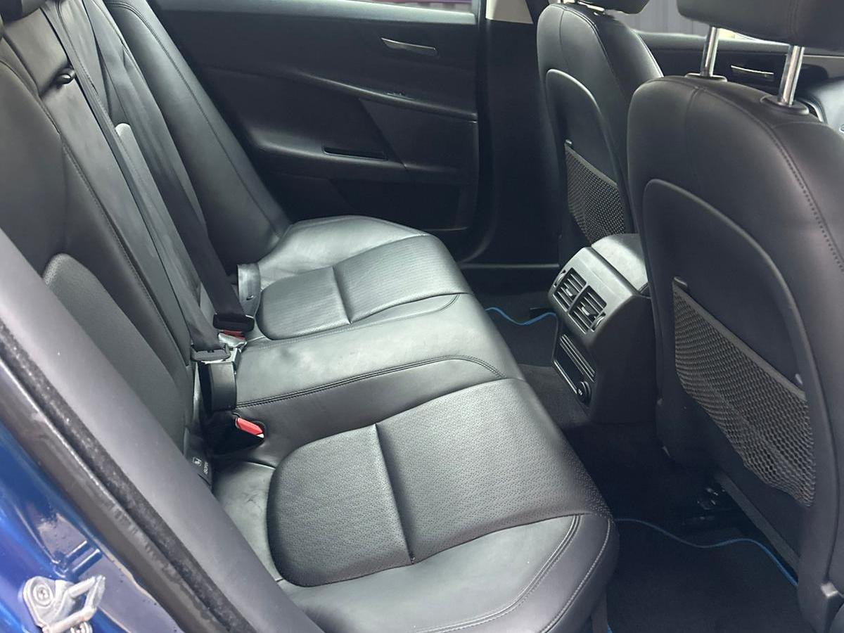 Jaguar XE 2.0d Portfolio Saloon 4dr Diesel Auto Euro 6 (s/s) (163 ps)