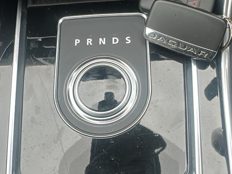 Jaguar XE 2.0d Portfolio Saloon 4dr Diesel Auto Euro 6 (s/s) (163 ps)