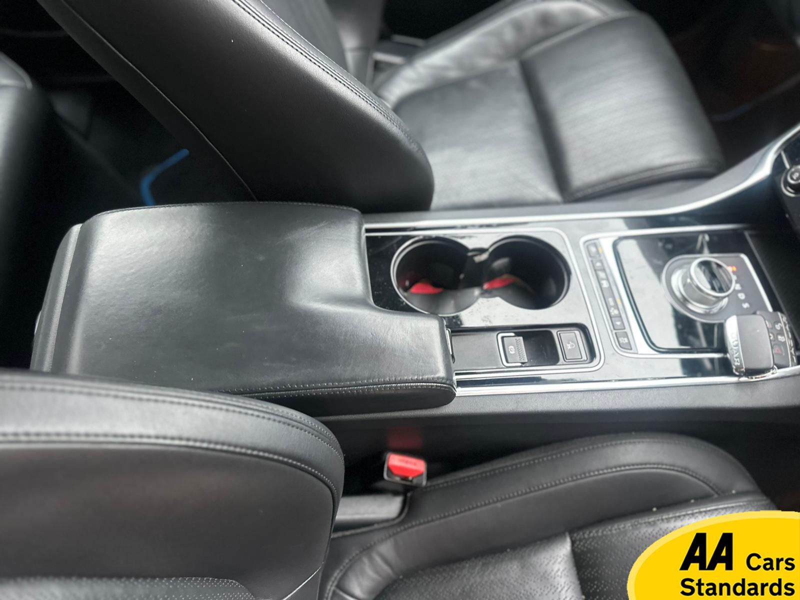 Jaguar XE 2.0d Portfolio Saloon 4dr Diesel Auto Euro 6 (s/s) (163 ps)