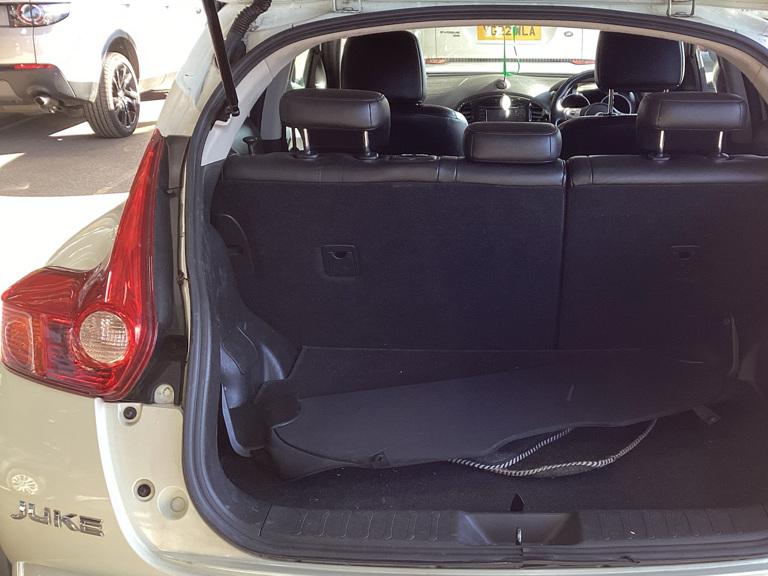 Nissan Juke 1.6 DIG-T Tekna SUV 5dr Petrol CVT 4WD Euro 5 (190 ps)