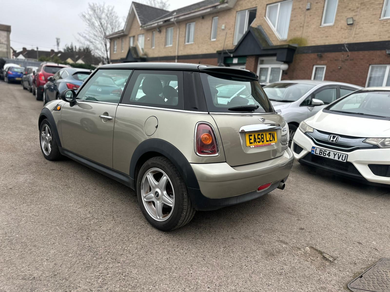 MINI Hatch 1.6 Cooper Hatchback 3dr Petrol Steptronic Euro 4 (120 ps)