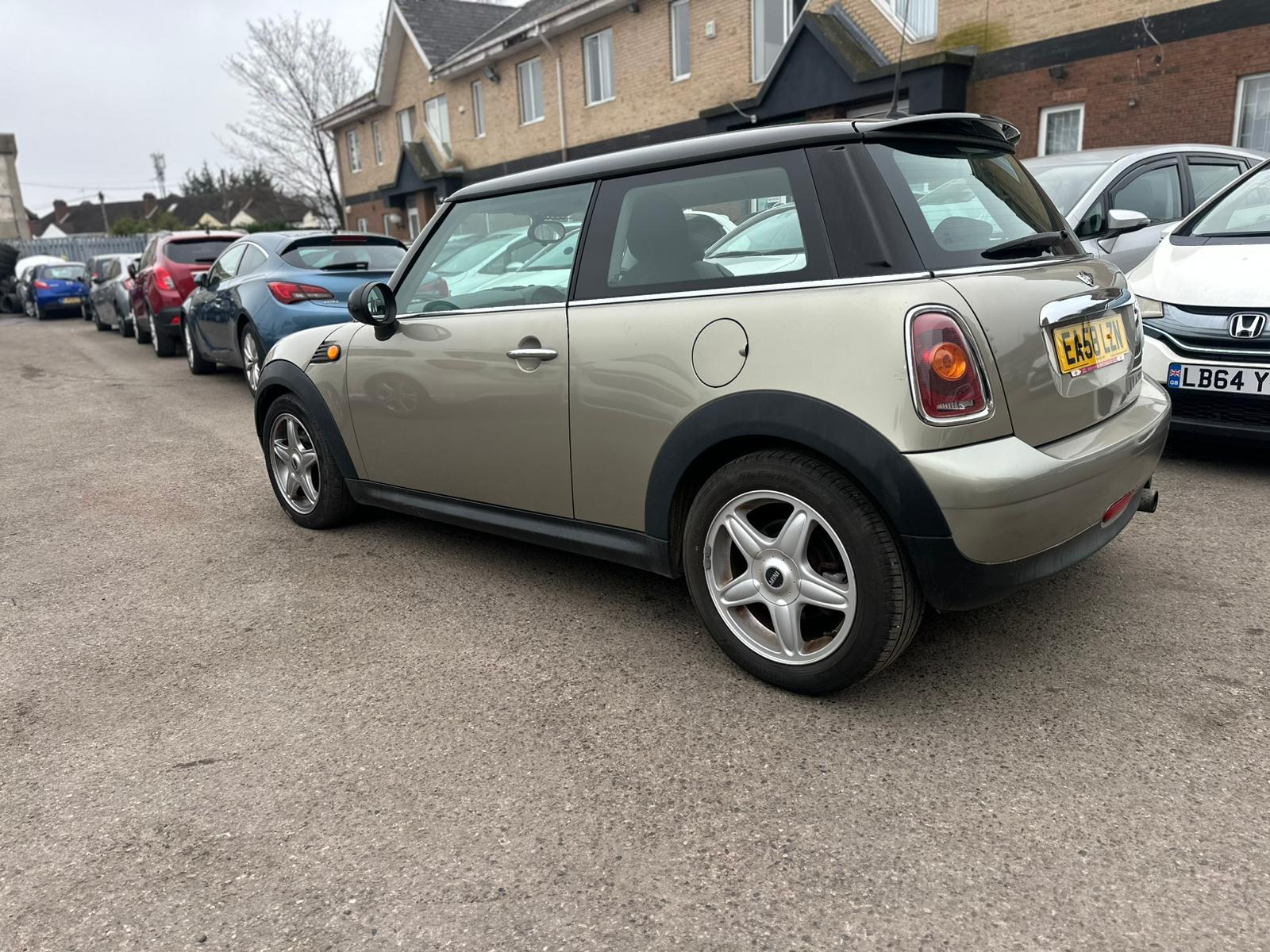 MINI Hatch 1.6 Cooper Hatchback 3dr Petrol Steptronic Euro 4 (120 ps)