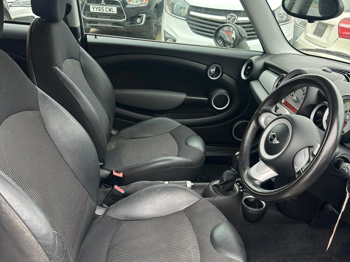 MINI Hatch 1.6 Cooper Hatchback 3dr Petrol Steptronic Euro 4 (120 ps)