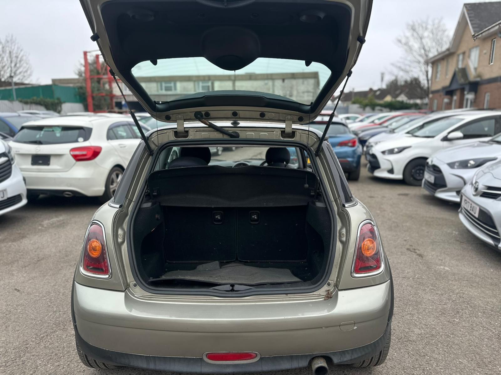 MINI Hatch 1.6 Cooper Hatchback 3dr Petrol Steptronic Euro 4 (120 ps)