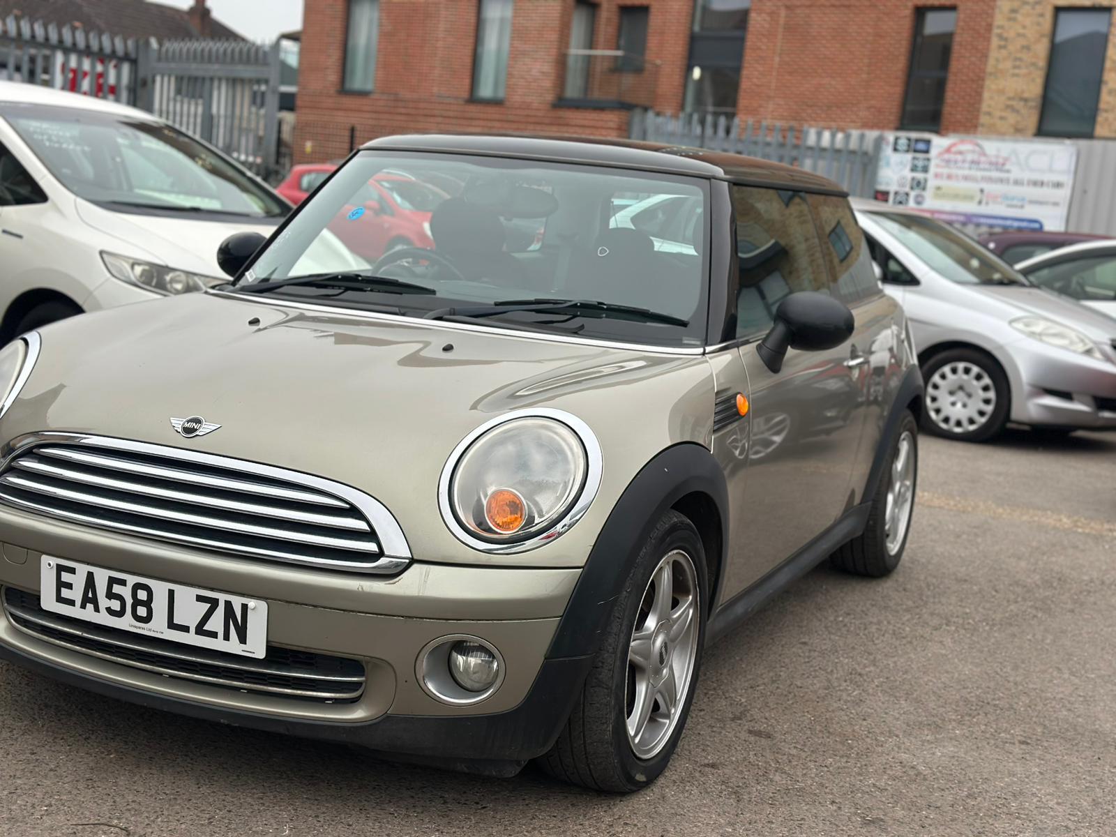 MINI Hatch 1.6 Cooper Hatchback 3dr Petrol Steptronic Euro 4 (120 ps)