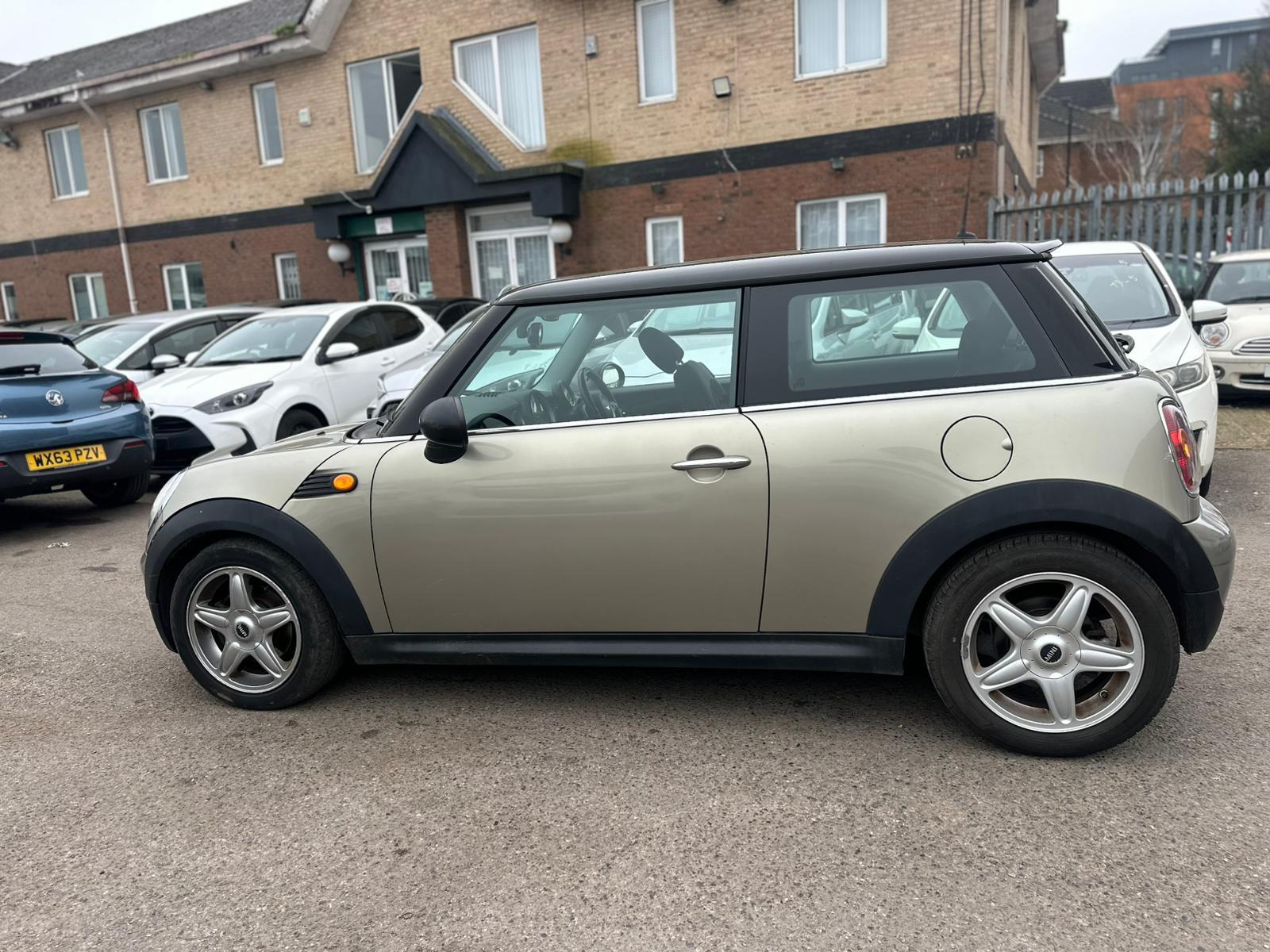 MINI Hatch 1.6 Cooper Hatchback 3dr Petrol Steptronic Euro 4 (120 ps)