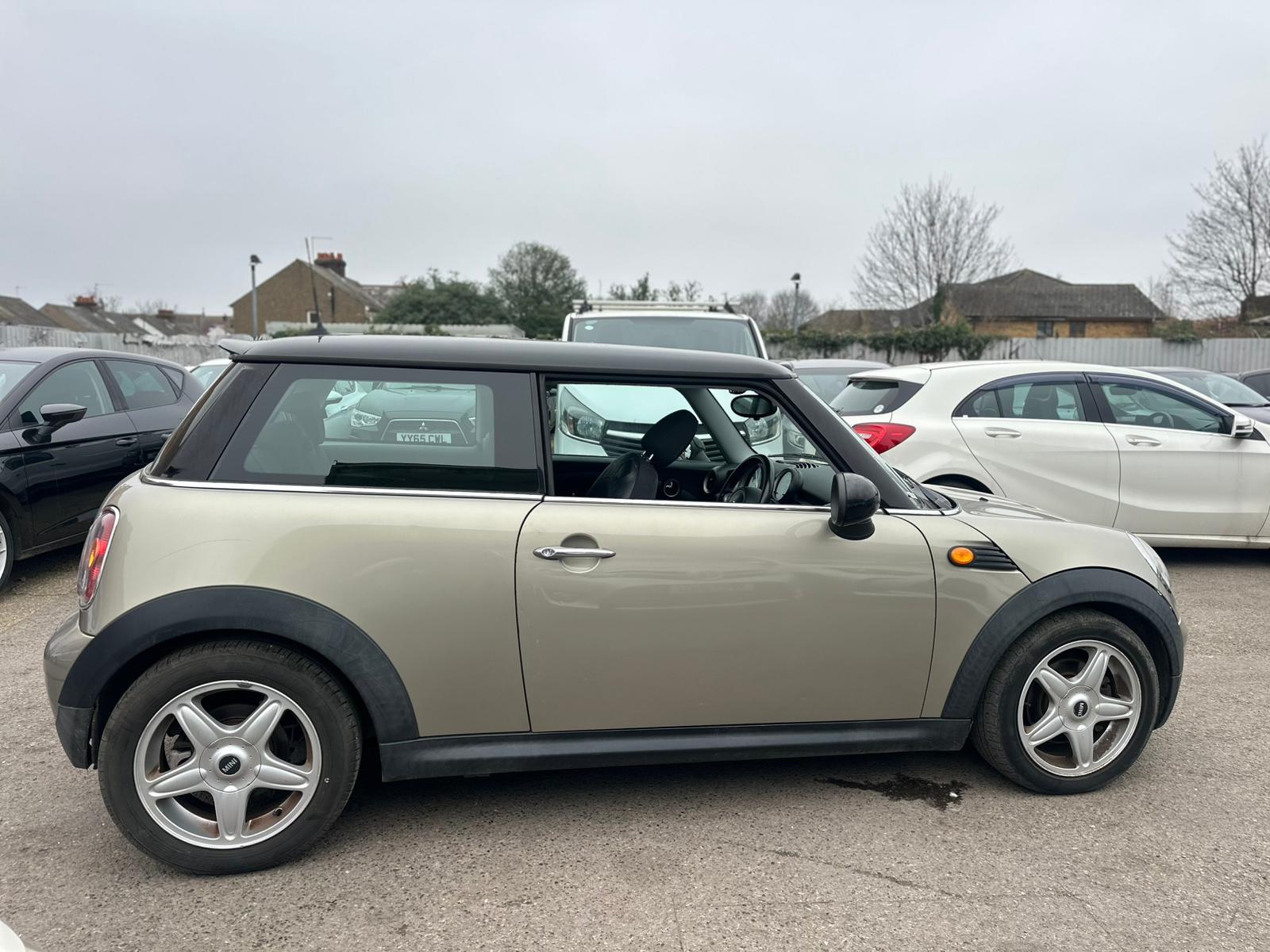 MINI Hatch 1.6 Cooper Hatchback 3dr Petrol Steptronic Euro 4 (120 ps)