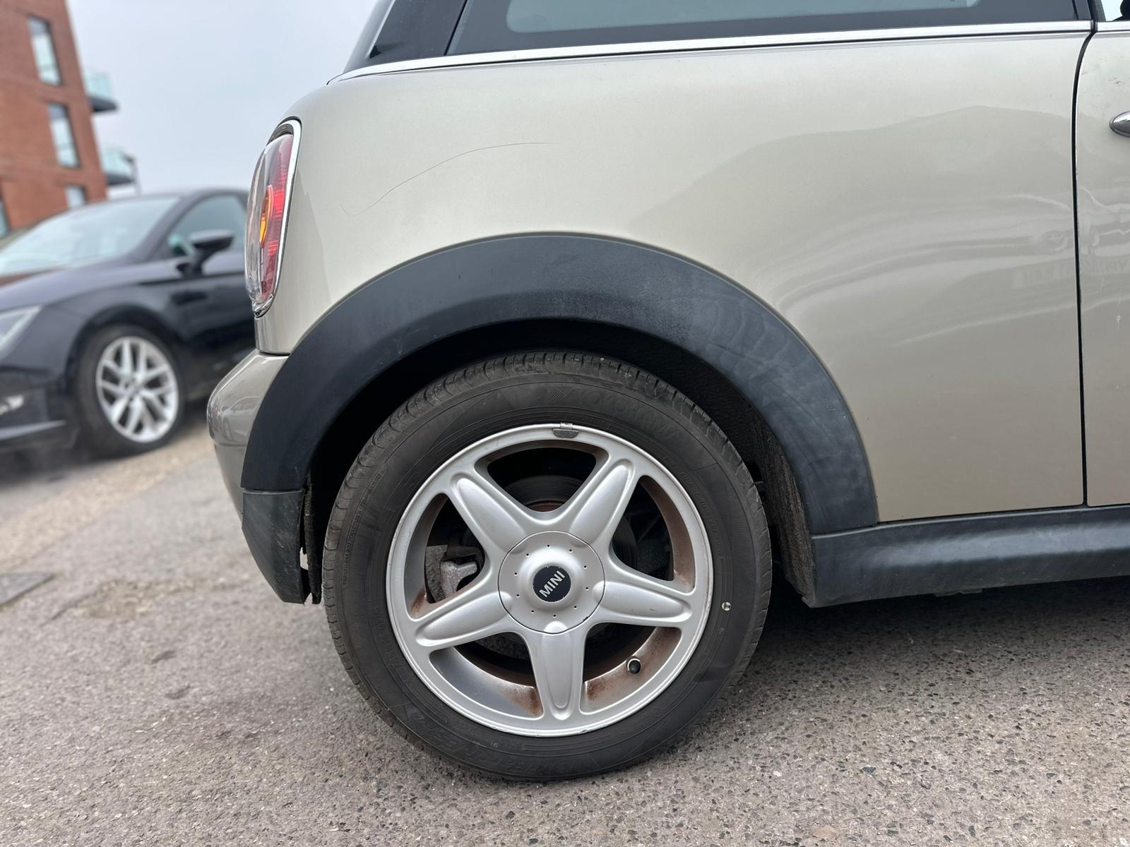 MINI Hatch 1.6 Cooper Hatchback 3dr Petrol Steptronic Euro 4 (120 ps)