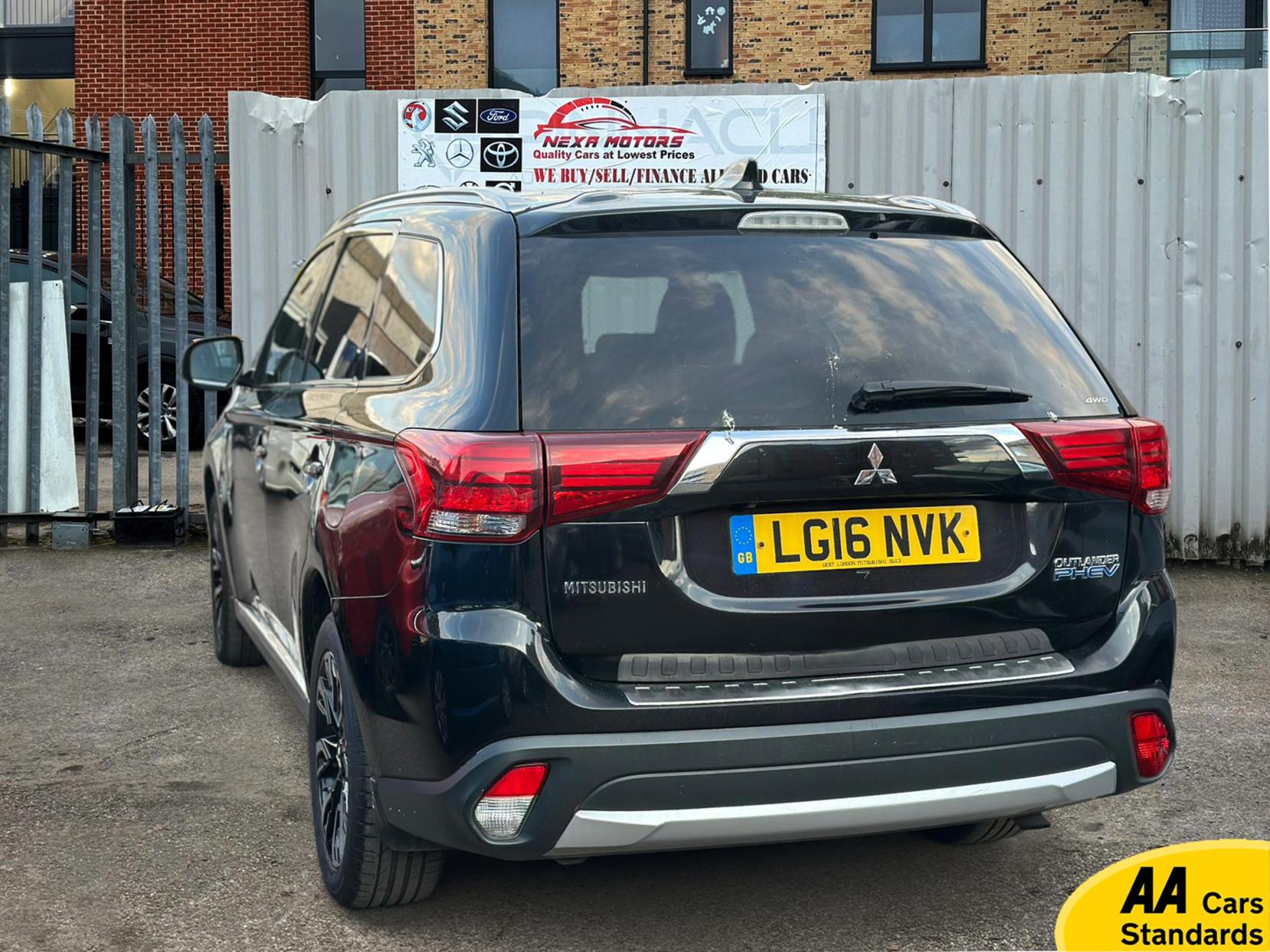 Mitsubishi Outlander 2.0h 12kWh GX4h SUV 5dr Petrol Plug-in Hybrid CVT 4WD Euro 6 (s/s) (200 ps)