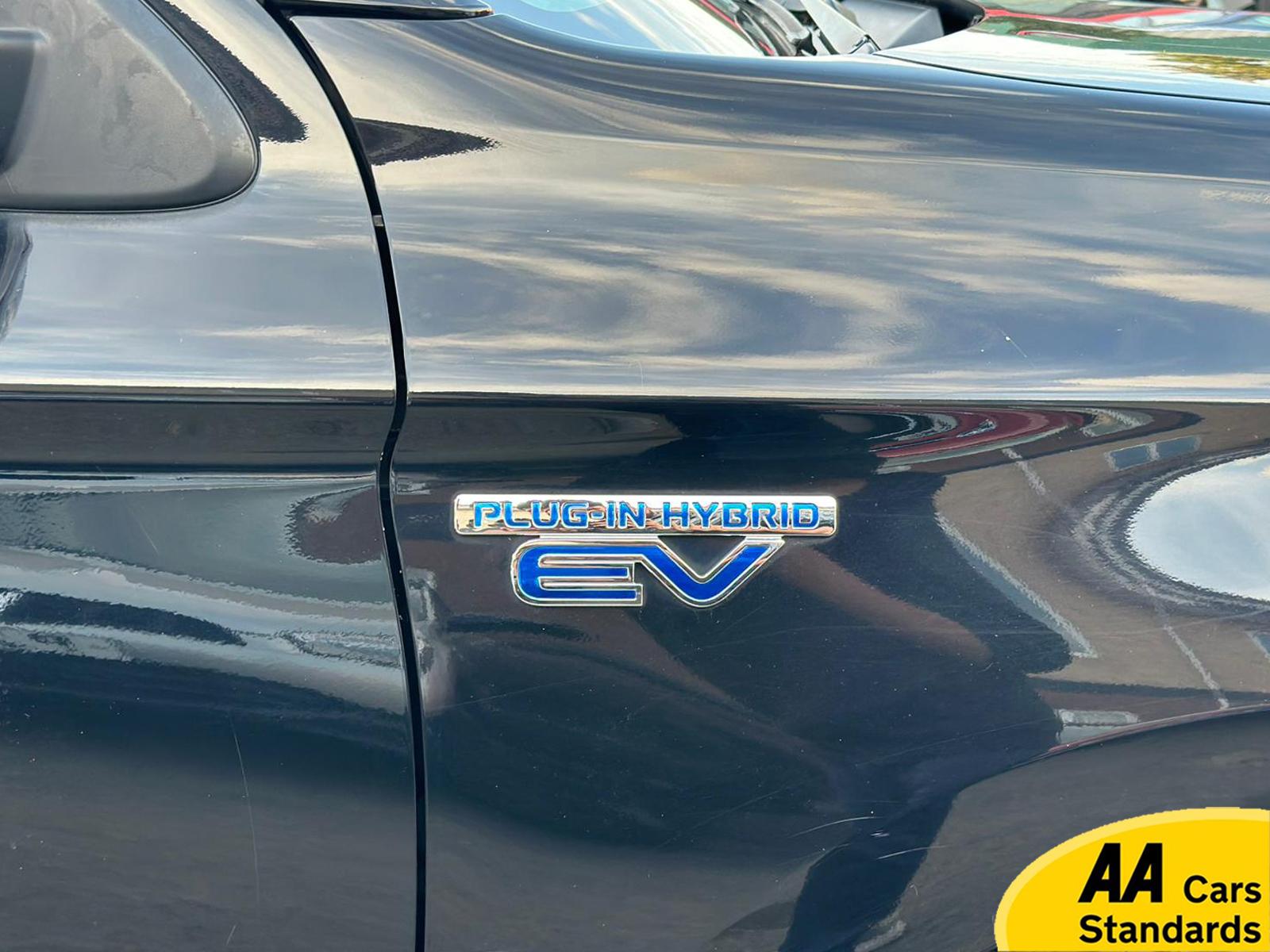 Mitsubishi Outlander 2.0h 12kWh GX4h SUV 5dr Petrol Plug-in Hybrid CVT 4WD Euro 6 (s/s) (200 ps)
