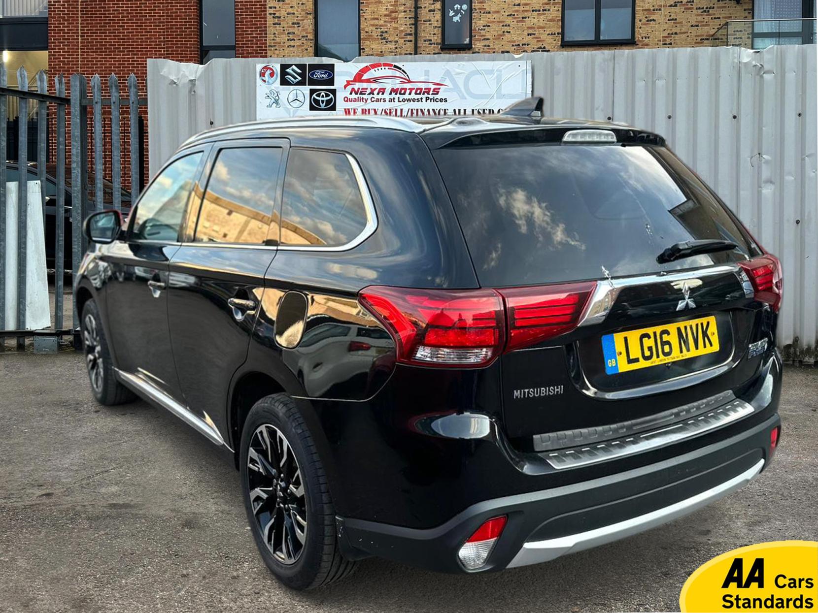 Mitsubishi Outlander 2.0h 12kWh GX4h SUV 5dr Petrol Plug-in Hybrid CVT 4WD Euro 6 (s/s) (200 ps)