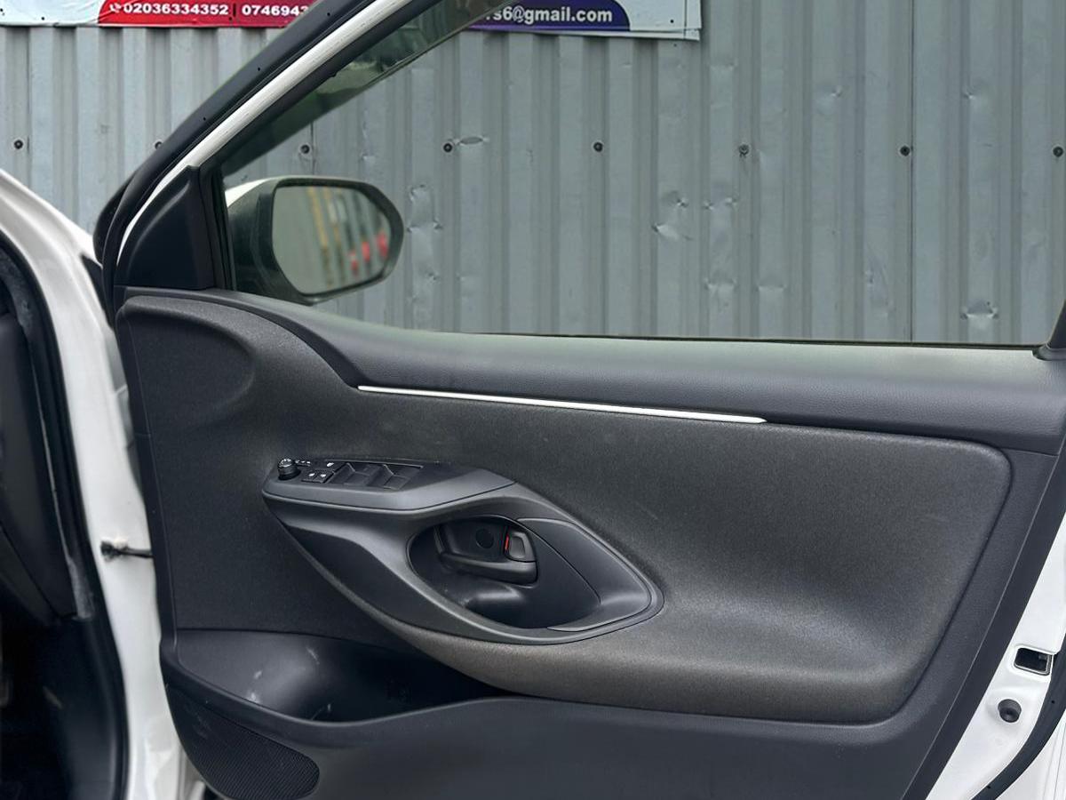 Toyota Yaris 1.5 VVT-h Dynamic Hatchback 5dr Petrol Hybrid E-CVT Euro 6 (s/s) (116 ps)