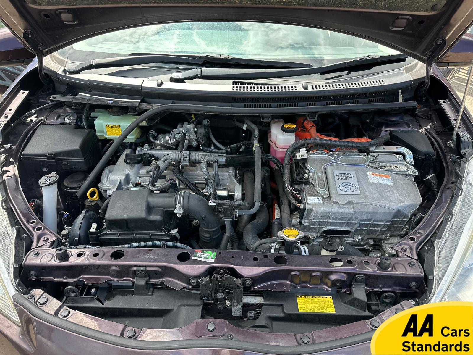 Toyota Yaris 1.5 VVT-h Active Hatchback 5dr Petrol Hybrid CVT Euro 5 (101 ps)