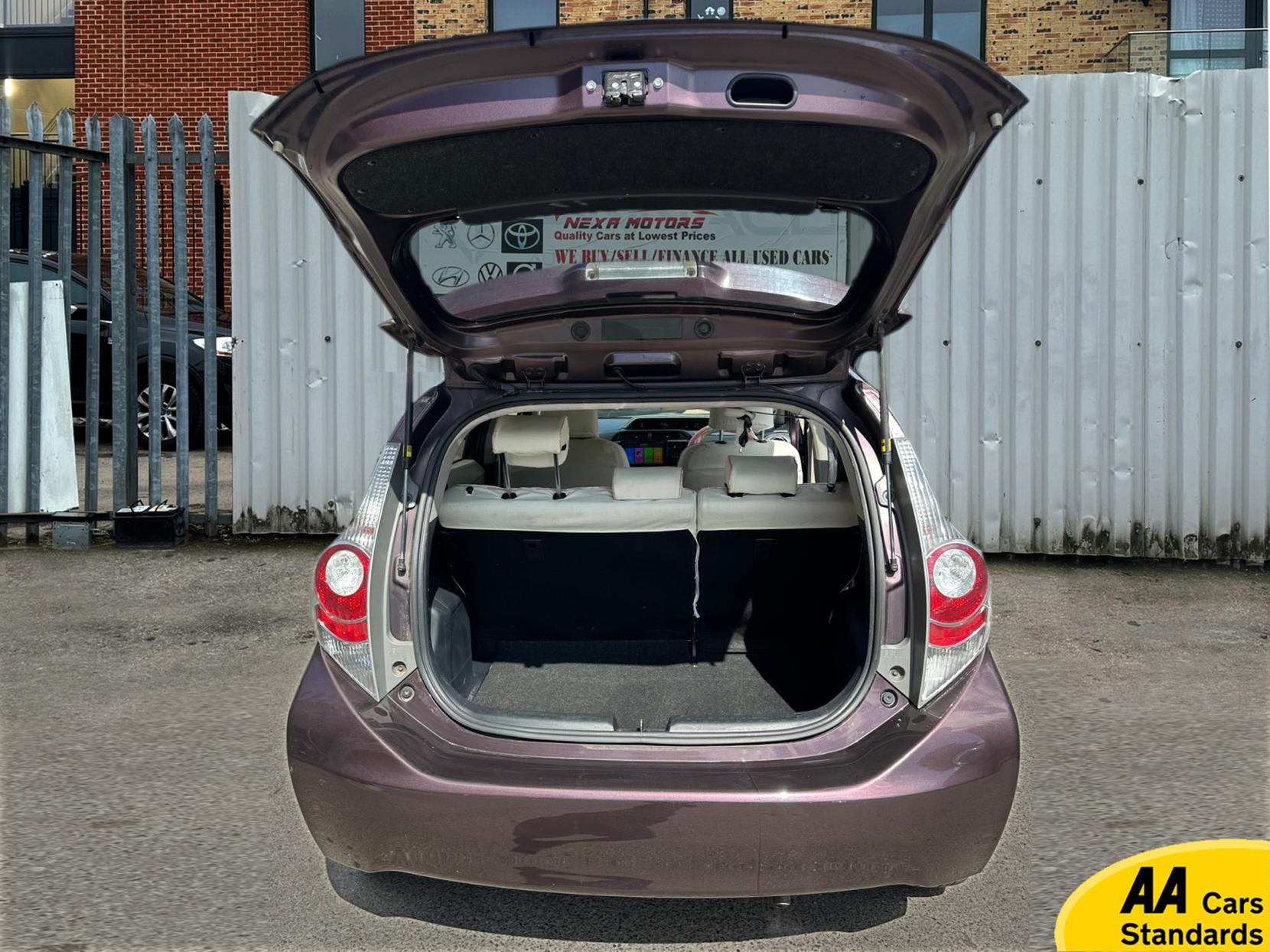 Toyota Yaris 1.5 VVT-h Active Hatchback 5dr Petrol Hybrid CVT Euro 5 (101 ps)