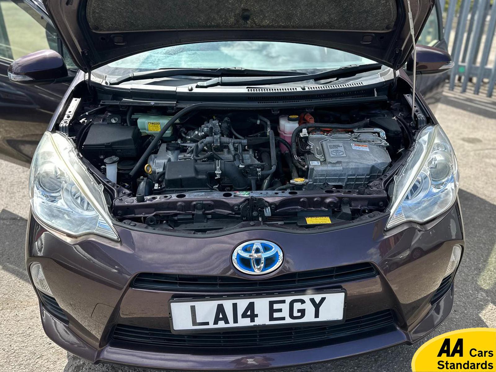 Toyota Yaris 1.5 VVT-h Active Hatchback 5dr Petrol Hybrid CVT Euro 5 (101 ps)