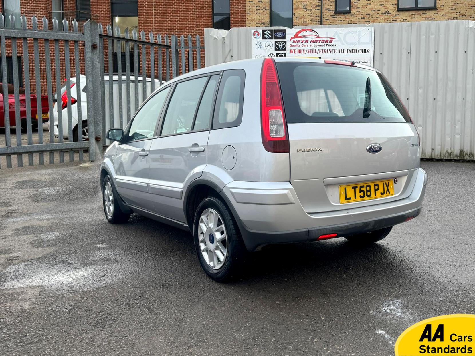 Ford Fusion 1.6 Zetec Climate Hatchback 5dr Petrol Automatic (181 g/km, 99 bhp)