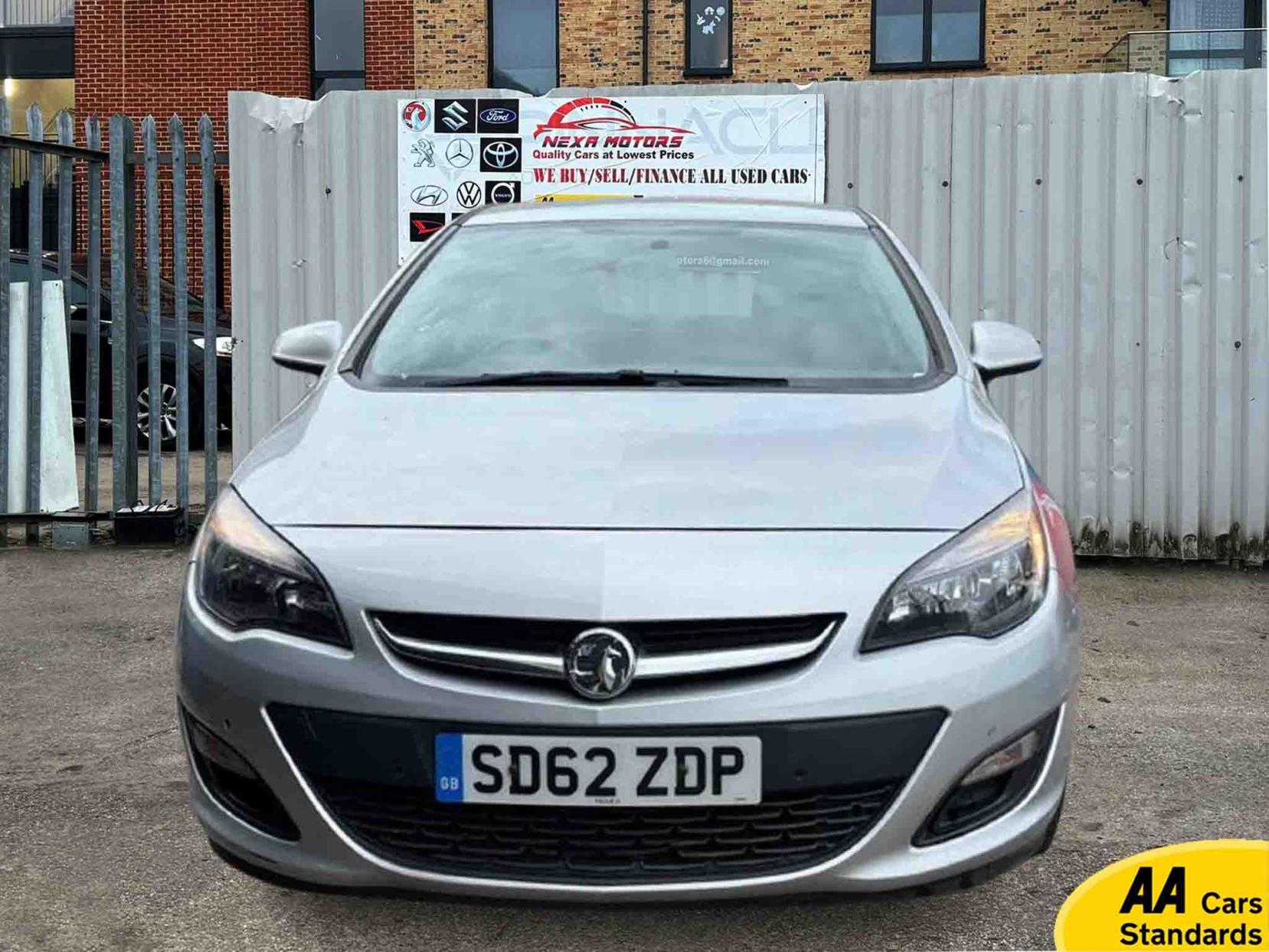Vauxhall Astra 1.6 16v Exclusiv Hatchback 5dr Petrol Auto Euro 5 (115 ps)
