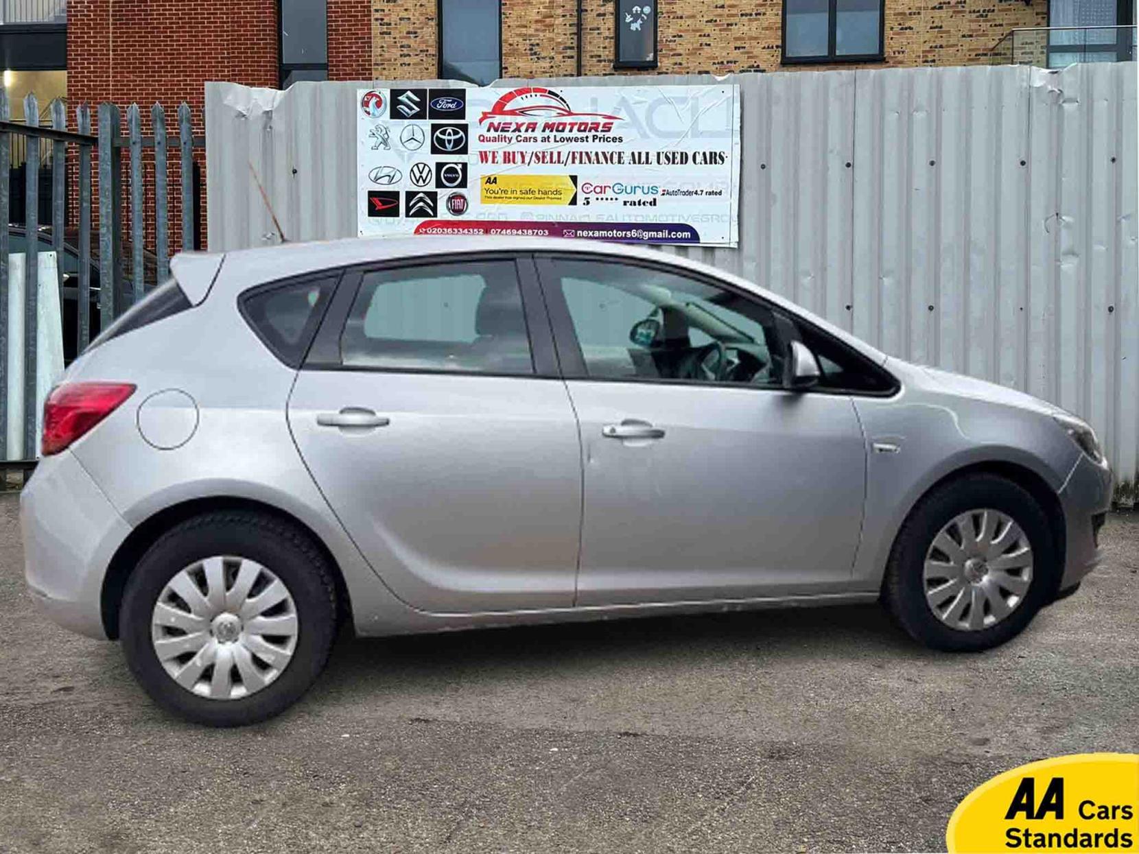 Vauxhall Astra 1.6 16v Exclusiv Hatchback 5dr Petrol Auto Euro 5 (115 ps)