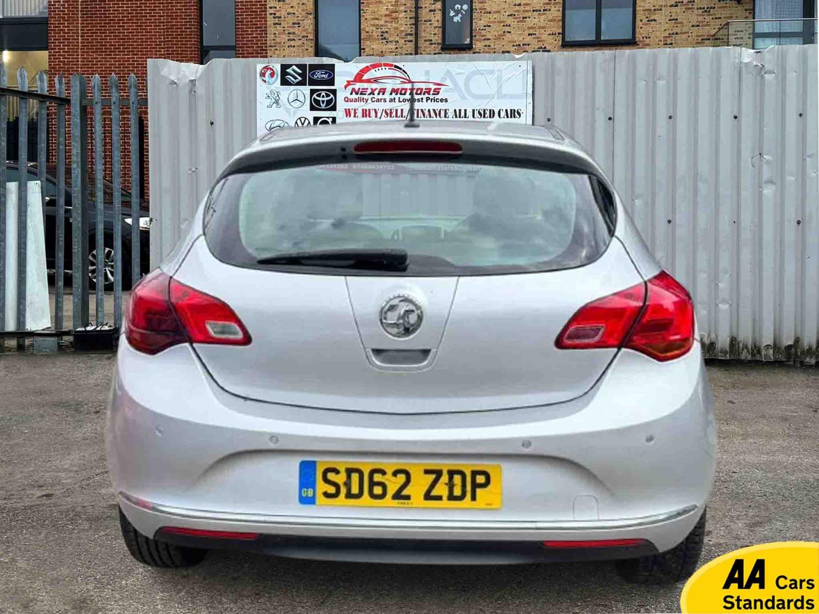Vauxhall Astra 1.6 16v Exclusiv Hatchback 5dr Petrol Auto Euro 5 (115 ps)