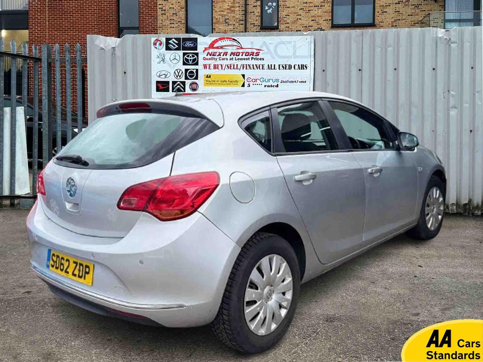 Vauxhall Astra 1.6 16v Exclusiv Hatchback 5dr Petrol Auto Euro 5 (115 ps)