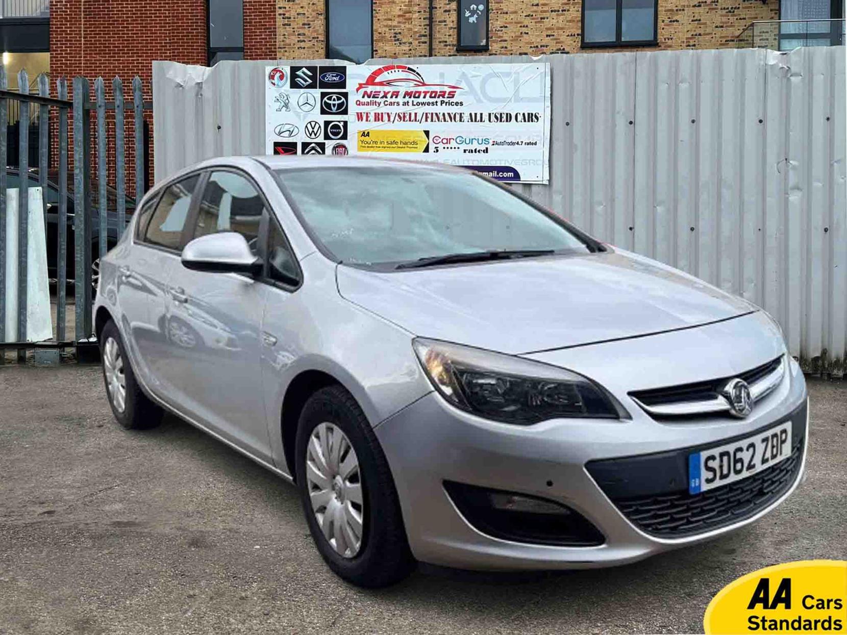 Vauxhall Astra 1.6 16v Exclusiv Hatchback 5dr Petrol Auto Euro 5 (115 ps)