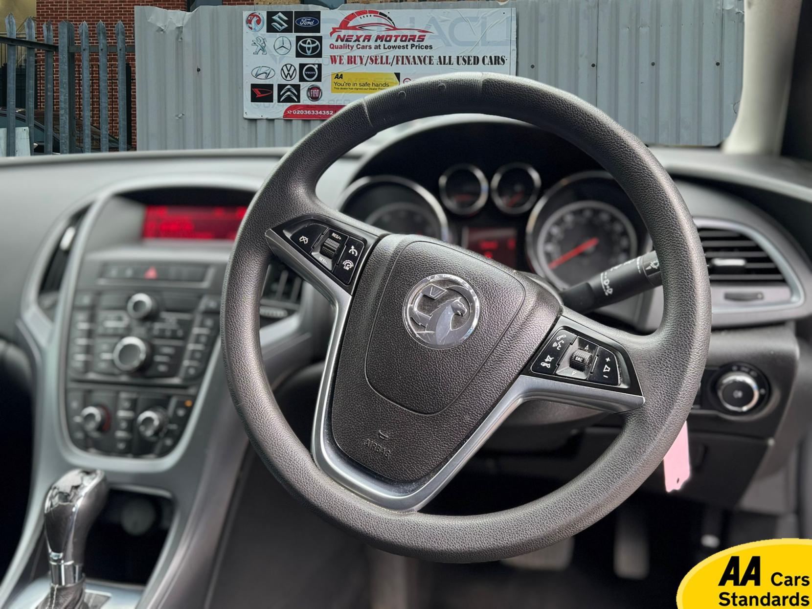 Vauxhall Astra 1.6 16v Exclusiv Hatchback 5dr Petrol Auto Euro 5 (115 ps)