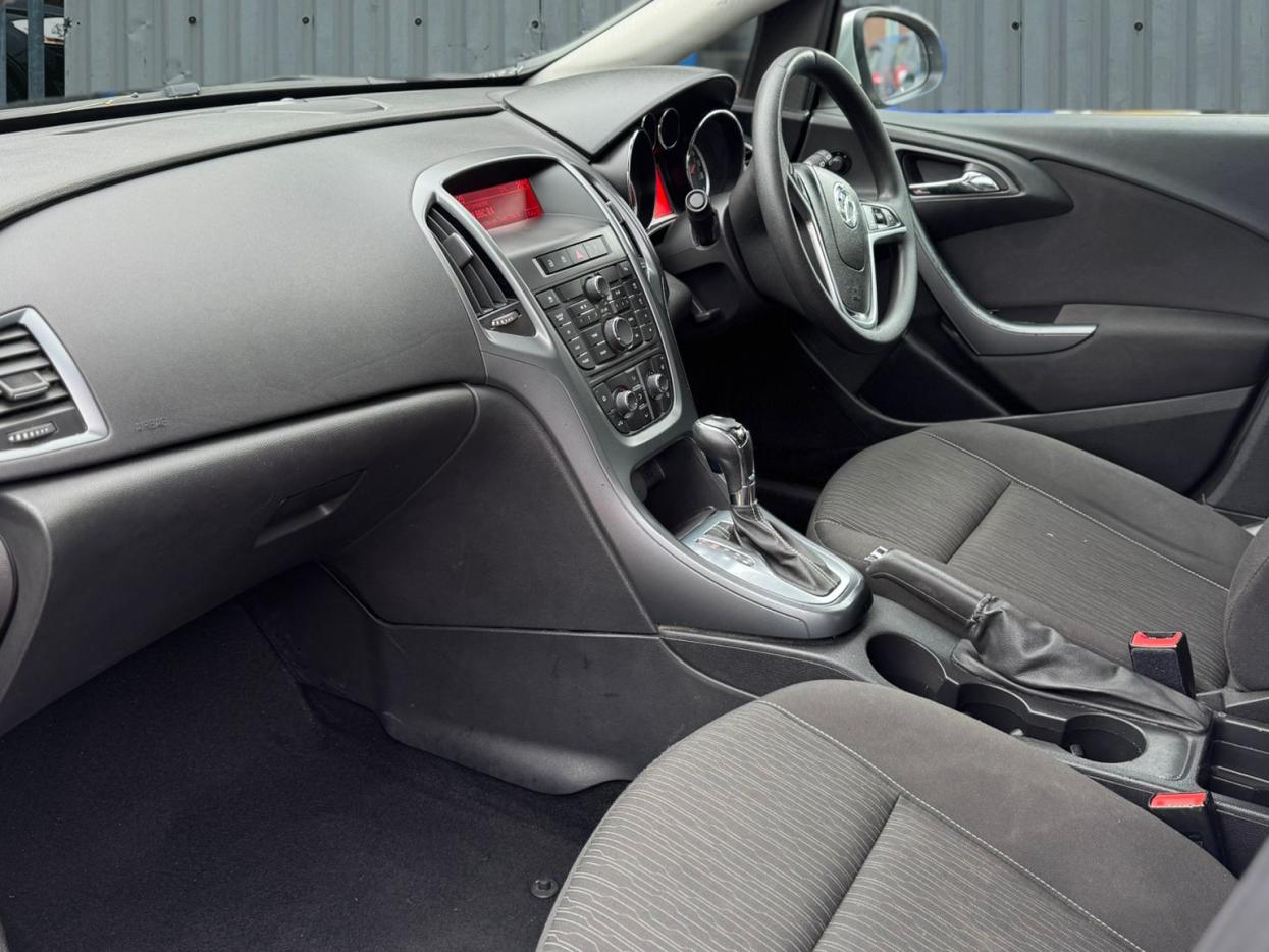 Vauxhall Astra 1.6 16v Exclusiv Hatchback 5dr Petrol Auto Euro 5 (115 ps)