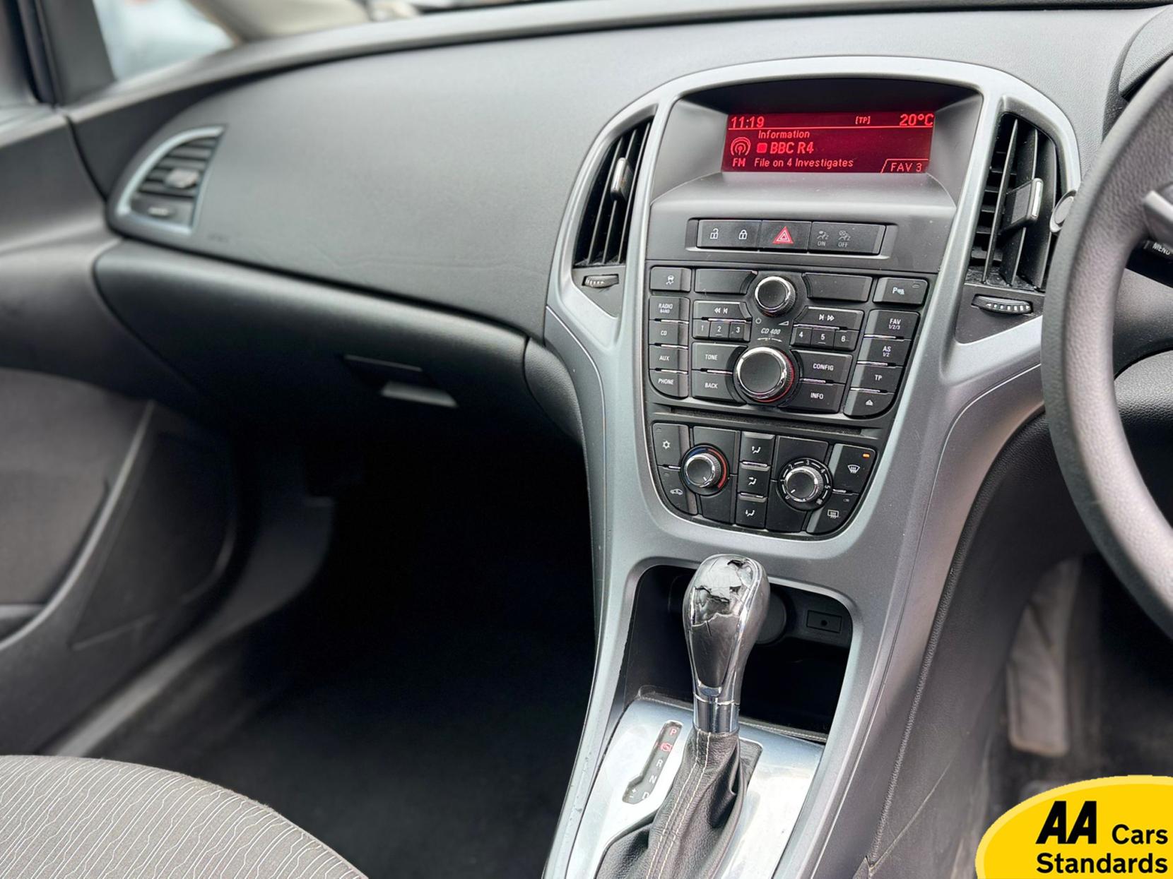 Vauxhall Astra 1.6 16v Exclusiv Hatchback 5dr Petrol Auto Euro 5 (115 ps)