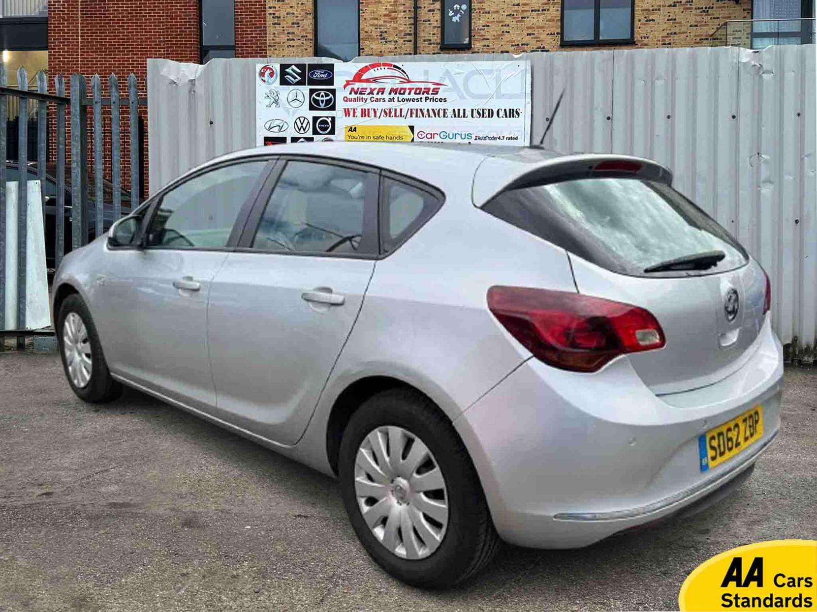 Vauxhall Astra 1.6 16v Exclusiv Hatchback 5dr Petrol Auto Euro 5 (115 ps)