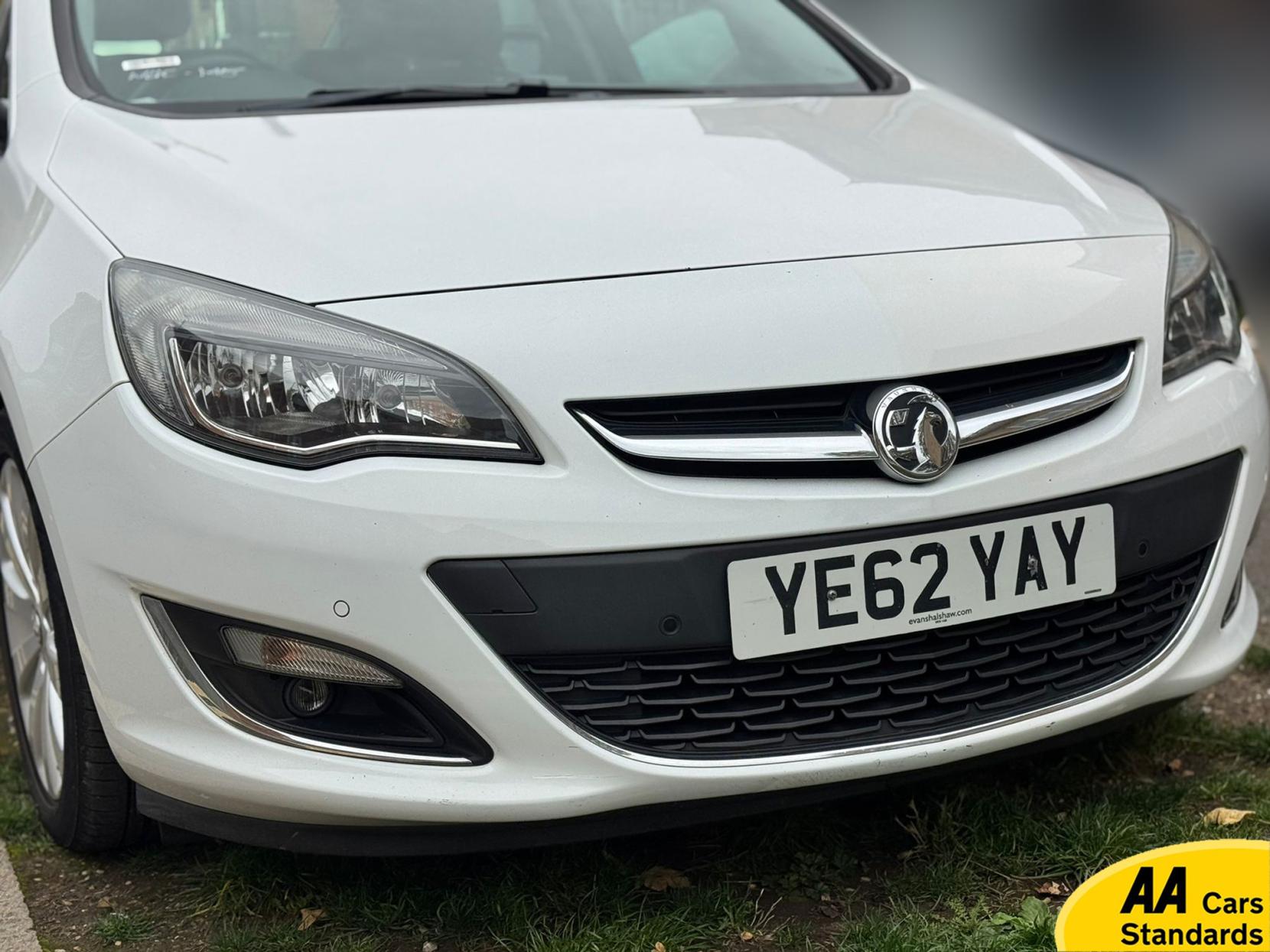 Vauxhall Astra 1.6 16v Elite Hatchback 5dr Petrol Auto Euro 5 (115 ps)
