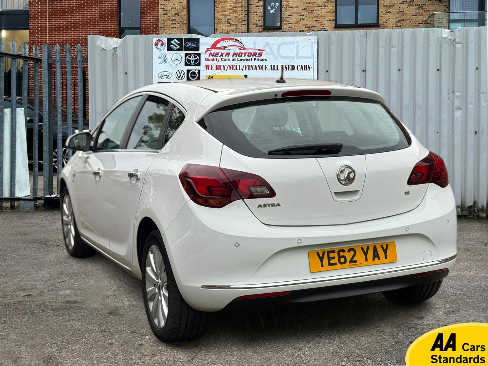 Vauxhall Astra 1.6 16v Elite Hatchback 5dr Petrol Auto Euro 5 (115 ps)