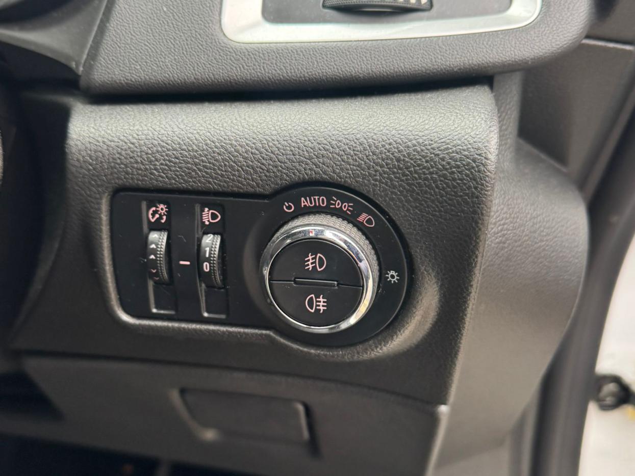 Vauxhall Astra 1.6 16v Elite Hatchback 5dr Petrol Auto Euro 5 (115 ps)