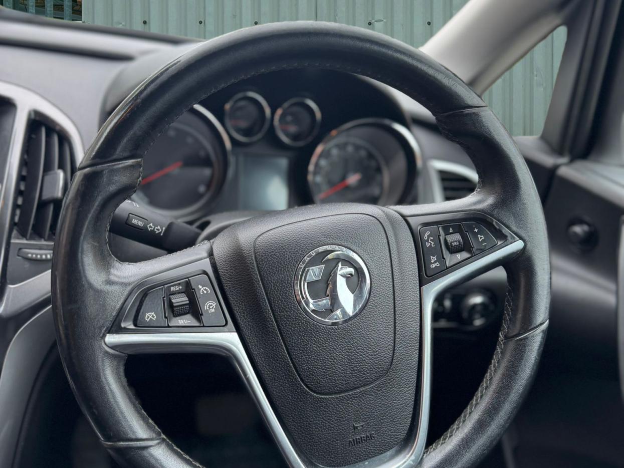 Vauxhall Astra 1.6 16v Elite Hatchback 5dr Petrol Auto Euro 5 (115 ps)