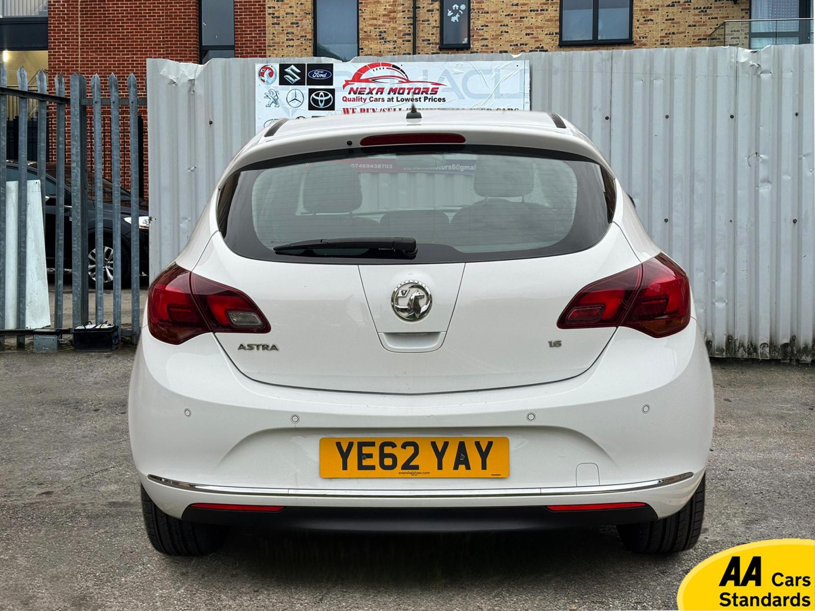 Vauxhall Astra 1.6 16v Elite Hatchback 5dr Petrol Auto Euro 5 (115 ps)