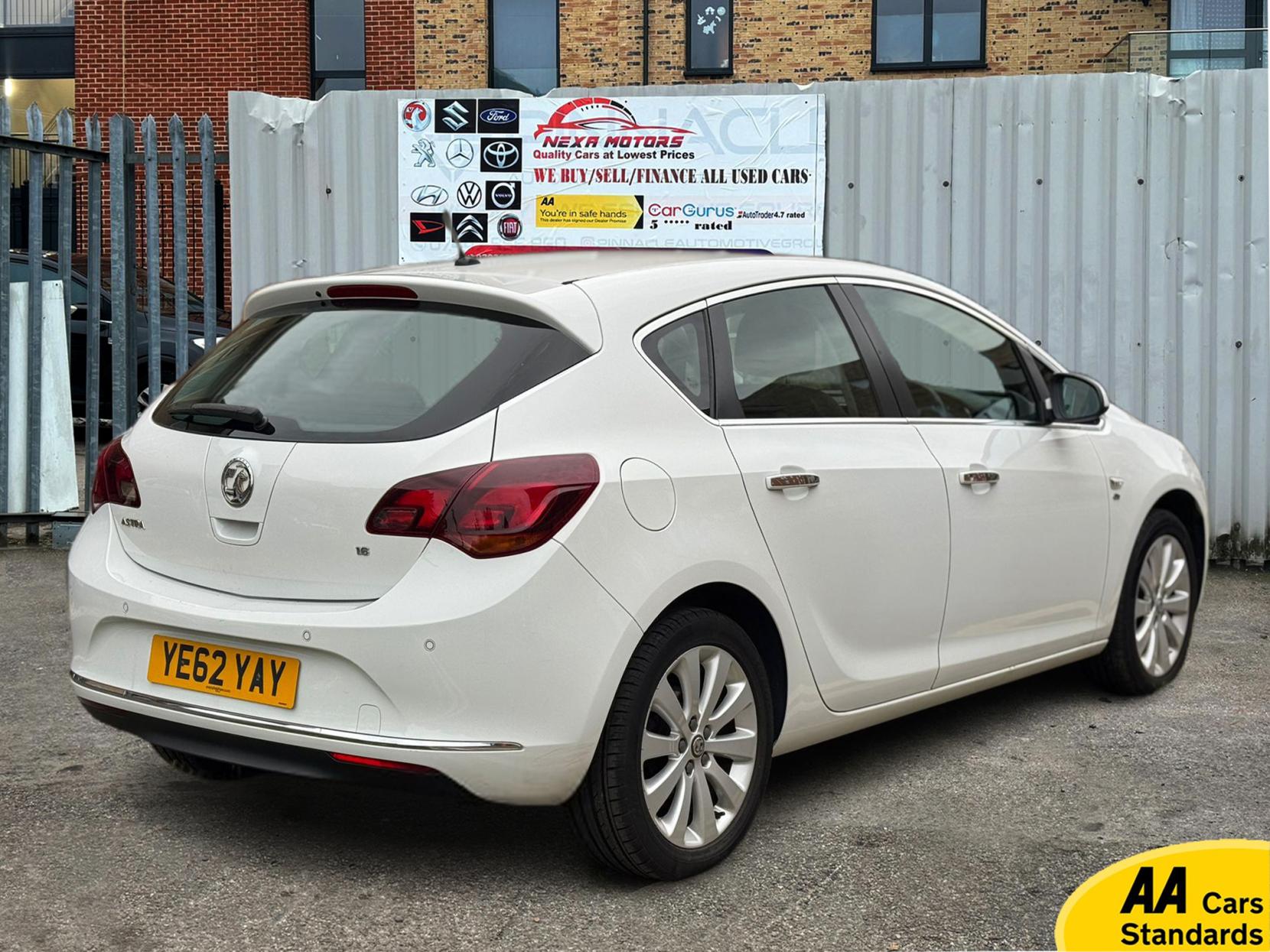 Vauxhall Astra 1.6 16v Elite Hatchback 5dr Petrol Auto Euro 5 (115 ps)