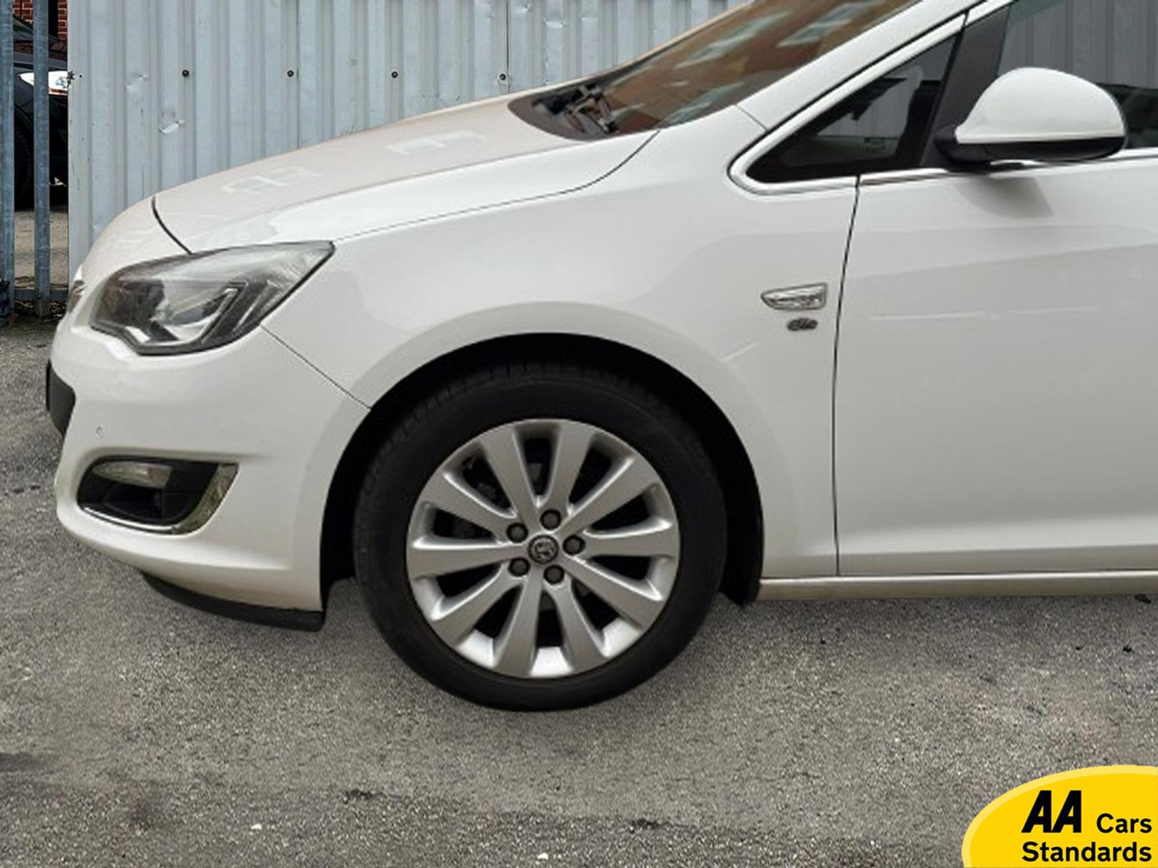 Vauxhall Astra 1.6 16v Elite Hatchback 5dr Petrol Auto Euro 5 (115 ps)