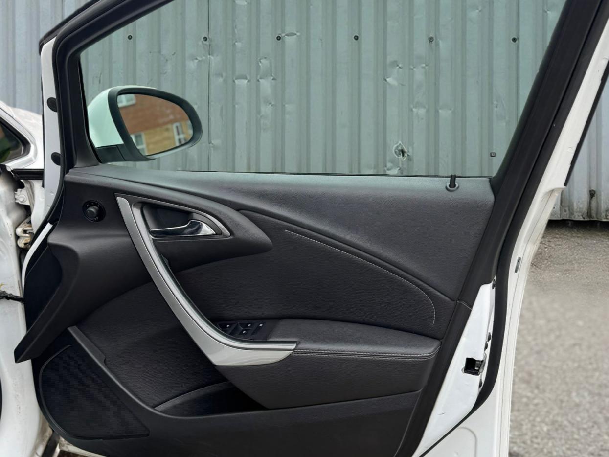 Vauxhall Astra 1.6 16v Elite Hatchback 5dr Petrol Auto Euro 5 (115 ps)