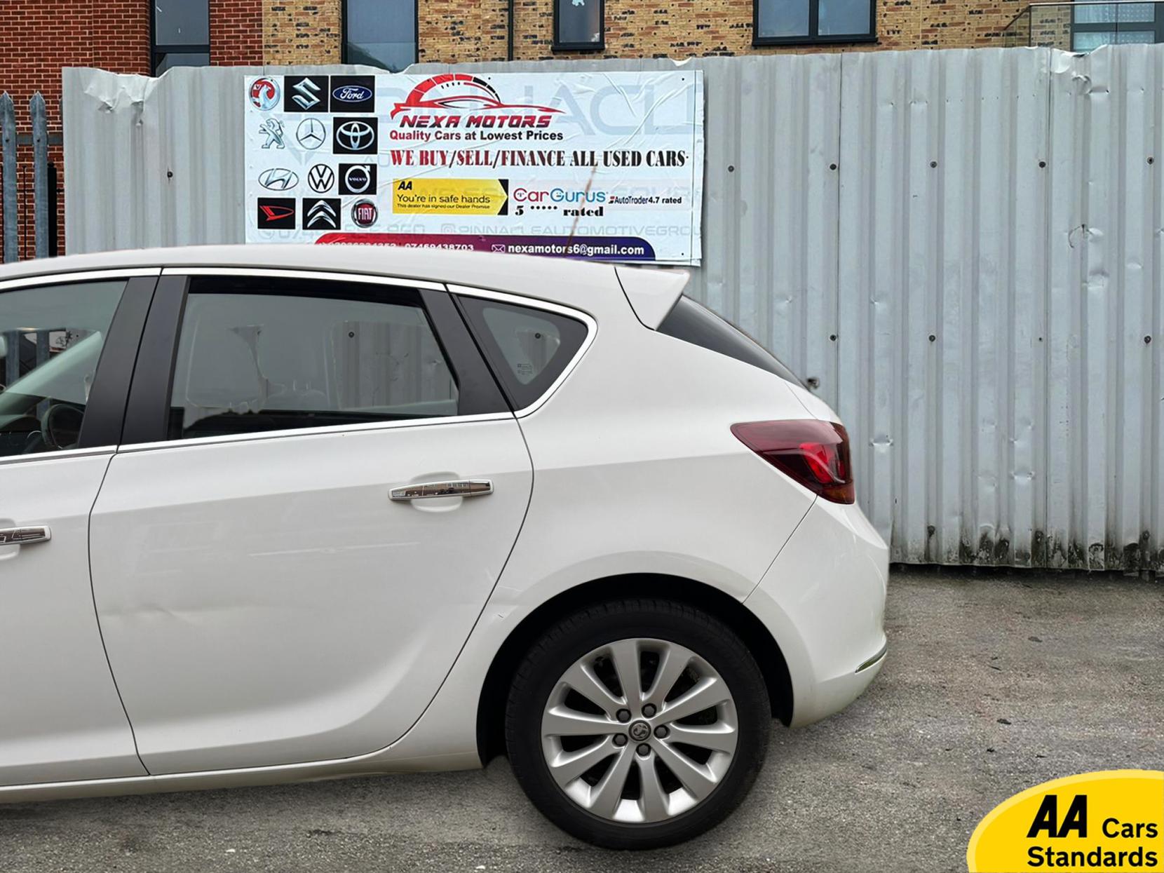 Vauxhall Astra 1.6 16v Elite Hatchback 5dr Petrol Auto Euro 5 (115 ps)