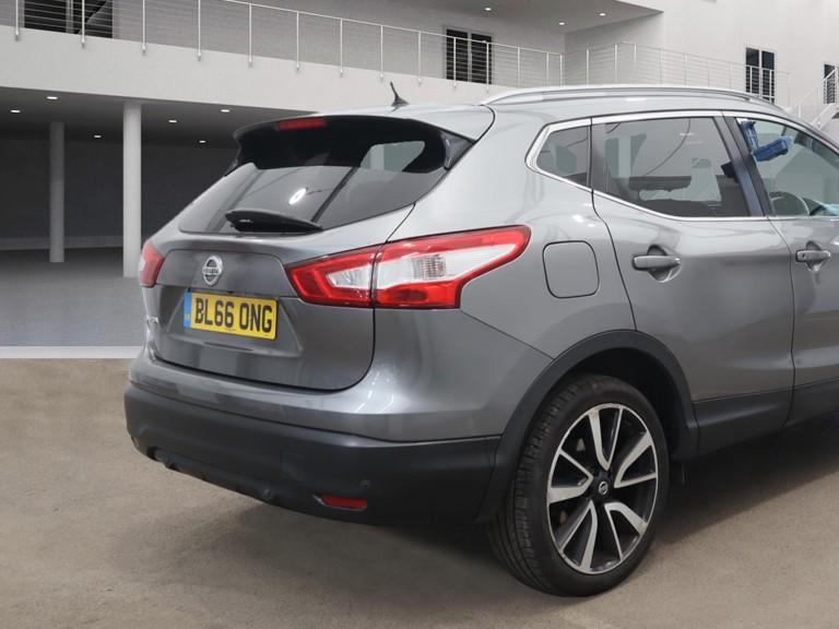 Nissan Qashqai 1.2 DIG-T Tekna SUV 5dr Petrol XTRON 2WD Euro 6 (s/s) (115 ps)